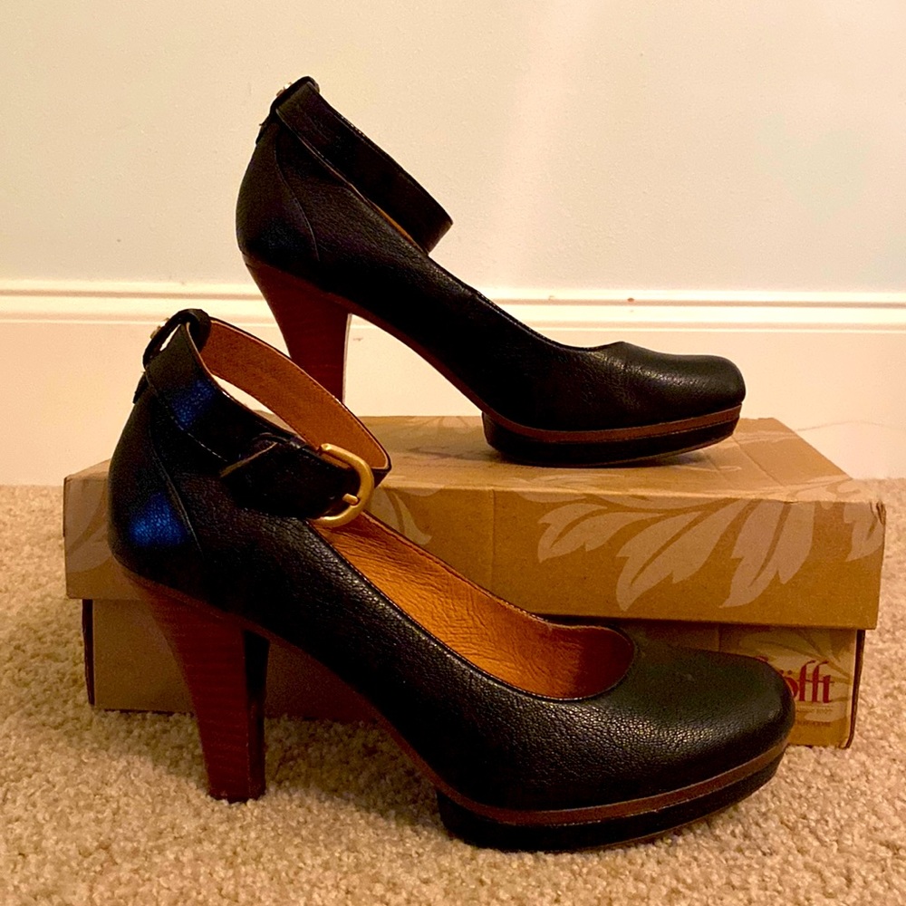 Sofft brand “Manhattan” in black leather.